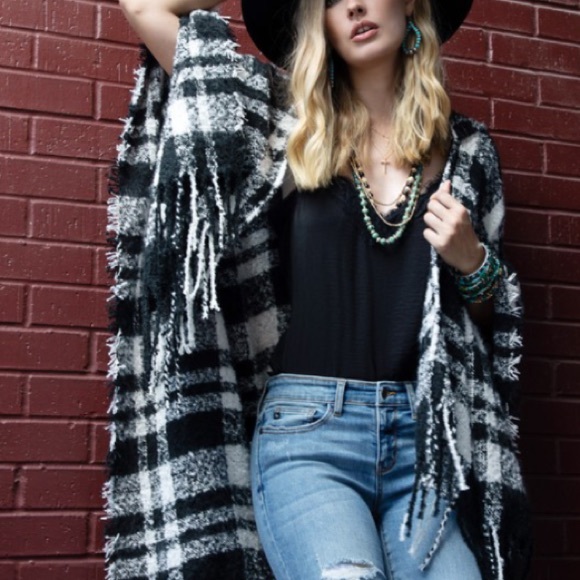 Oh So Soft Plaid Cardigan Poncho Ruana Hoodie With Fringe - Picture 9 of 13